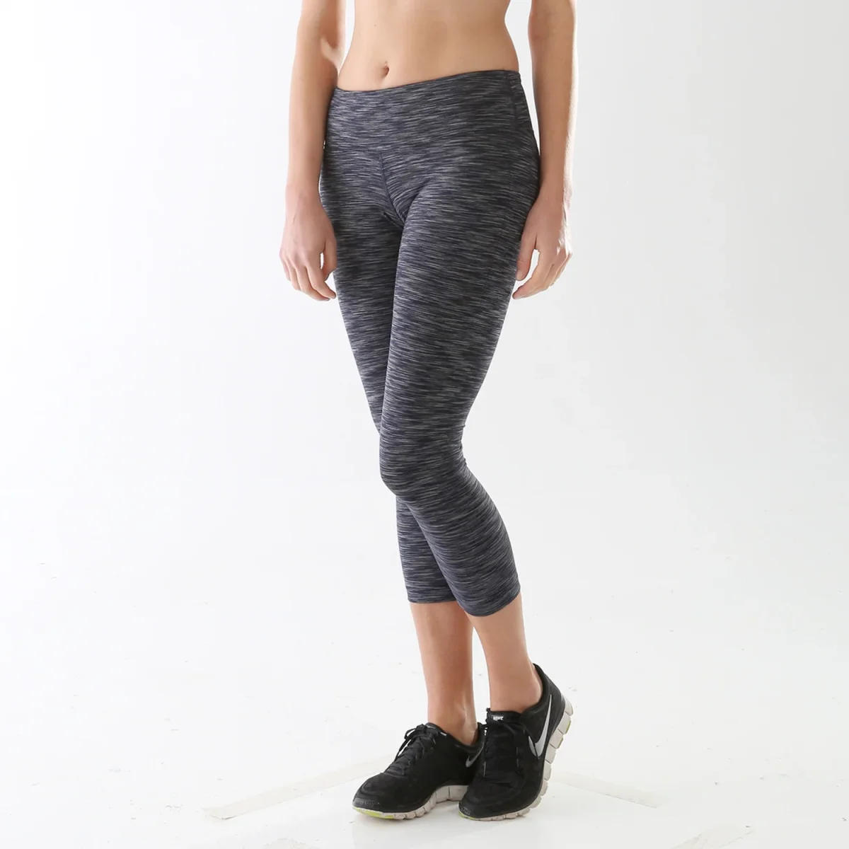 AlignMe Capri Leggings - Gris – Image 4
