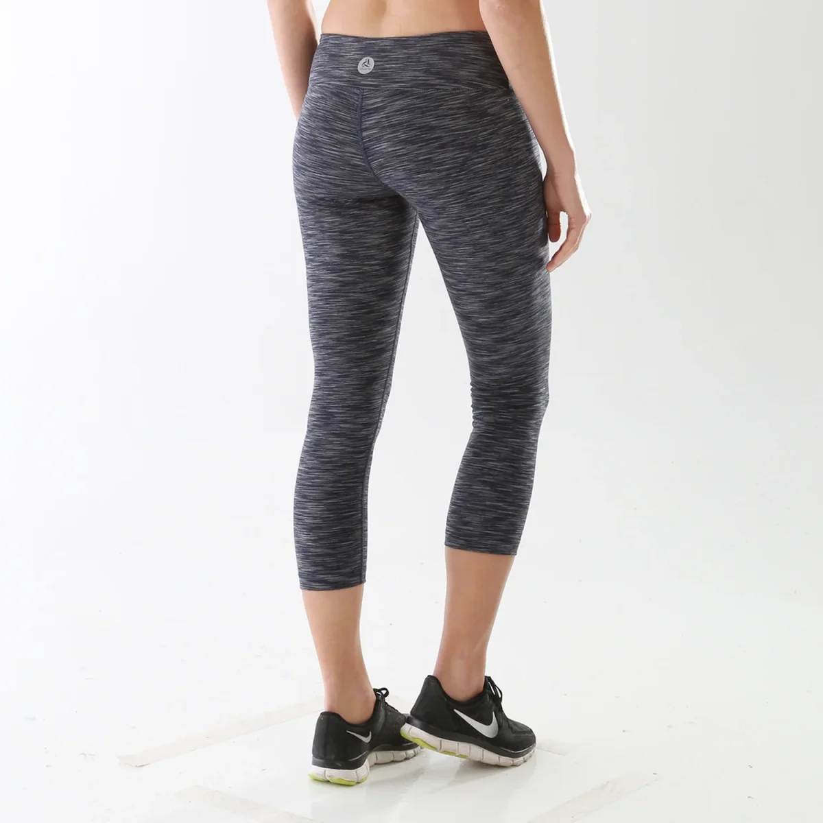 AlignMe Capri Leggings - Gris – Image 3
