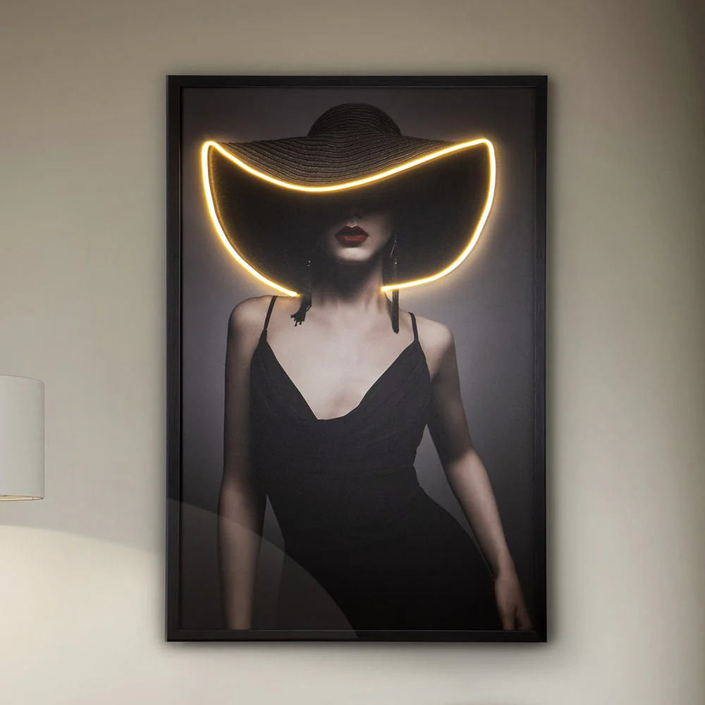 Tableau Femme au Chapeau - Œuvre d'Art Originale LED - Portrait Élégant Contemporain