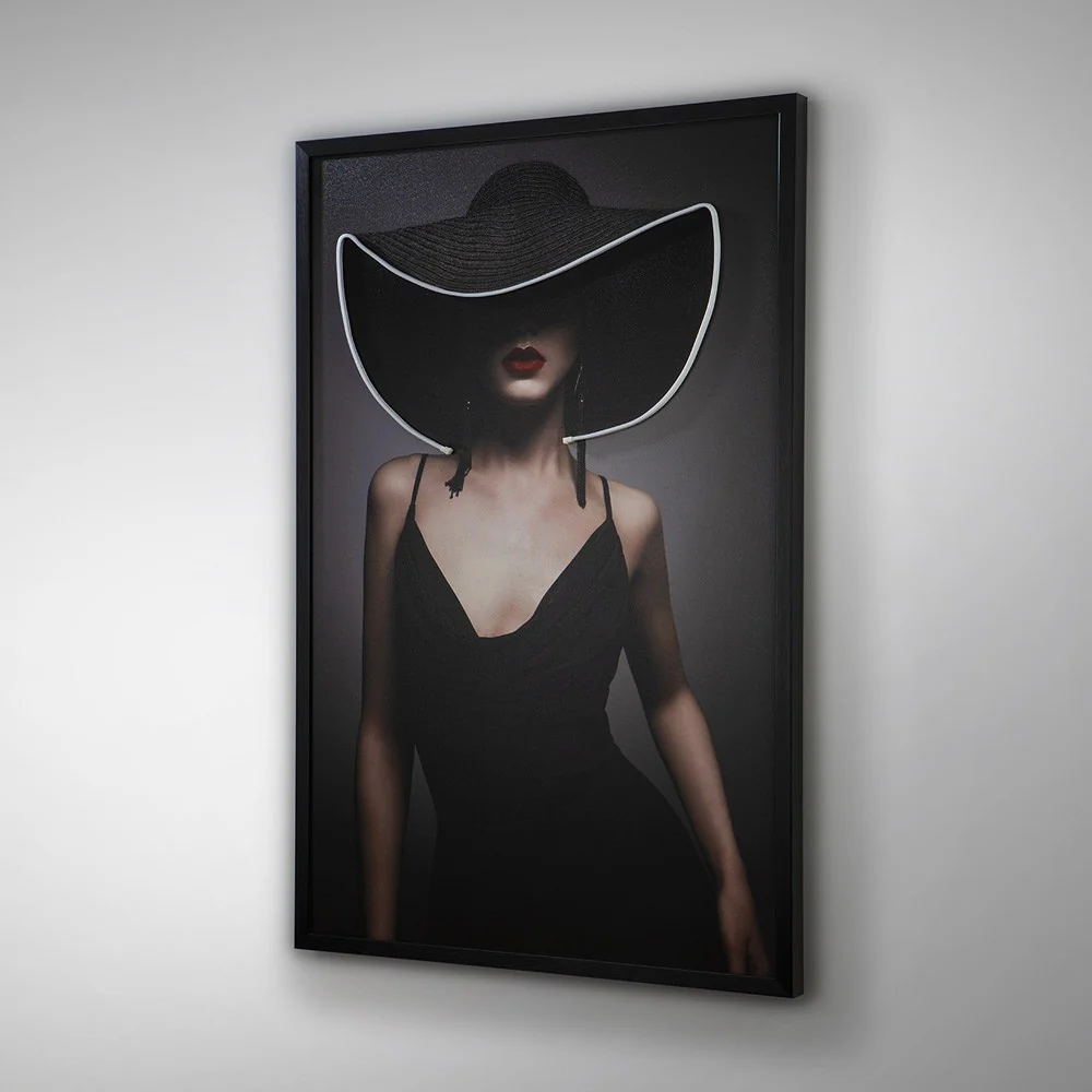 Tableau Femme au Chapeau - Œuvre d'Art Originale LED - Portrait Élégant Contemporain – Image 4